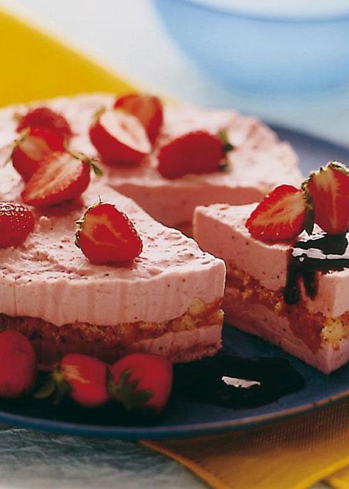 Strawberry ice cream cake