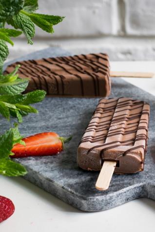 Creamy chocolate ice lollies