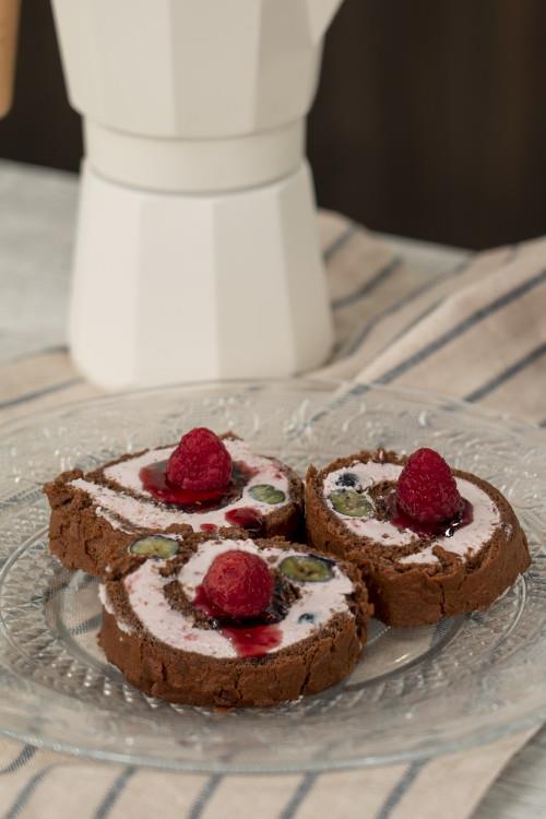 Cocoa biscuit with wild berry cream