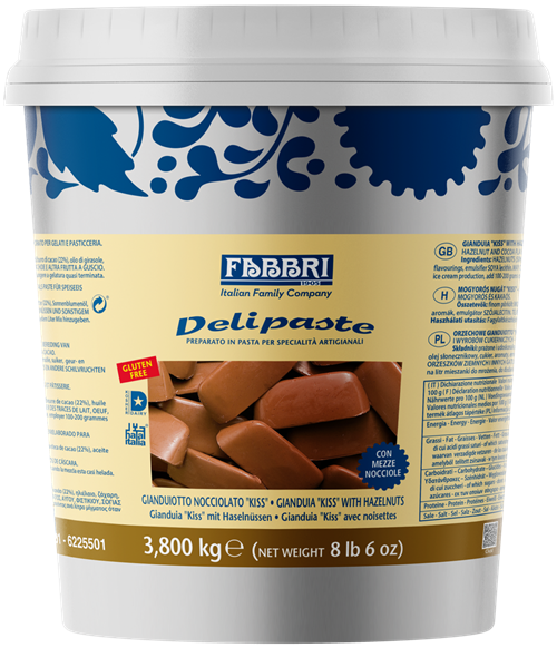 Gianduiotto Nocciolato kiss (with hazelnut halves)