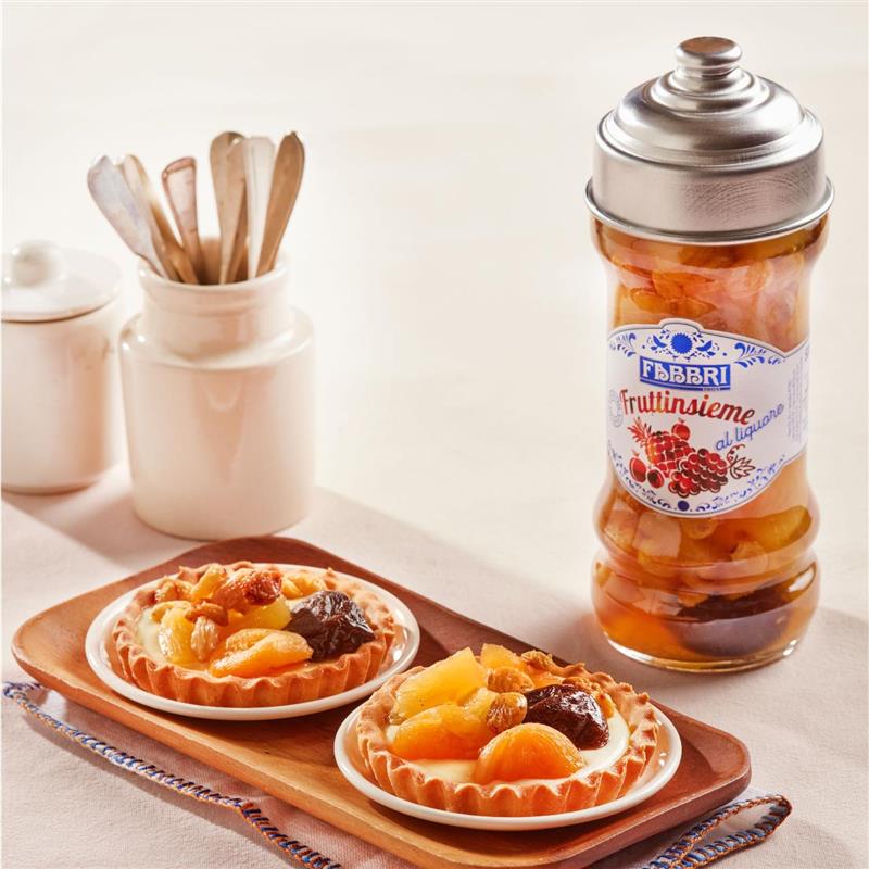 Tarts with cream and Fruttinsieme in Fabbri liqueur