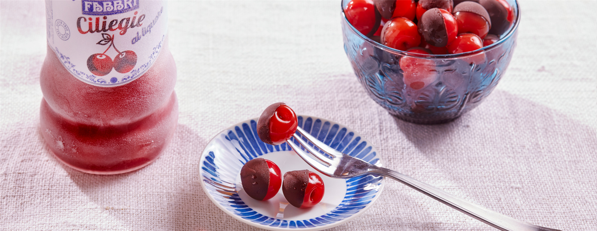 Either great to accompain to a dessert or on their own, even frozen. Unleash your fantasy with Fabbri Liqueur Cherries