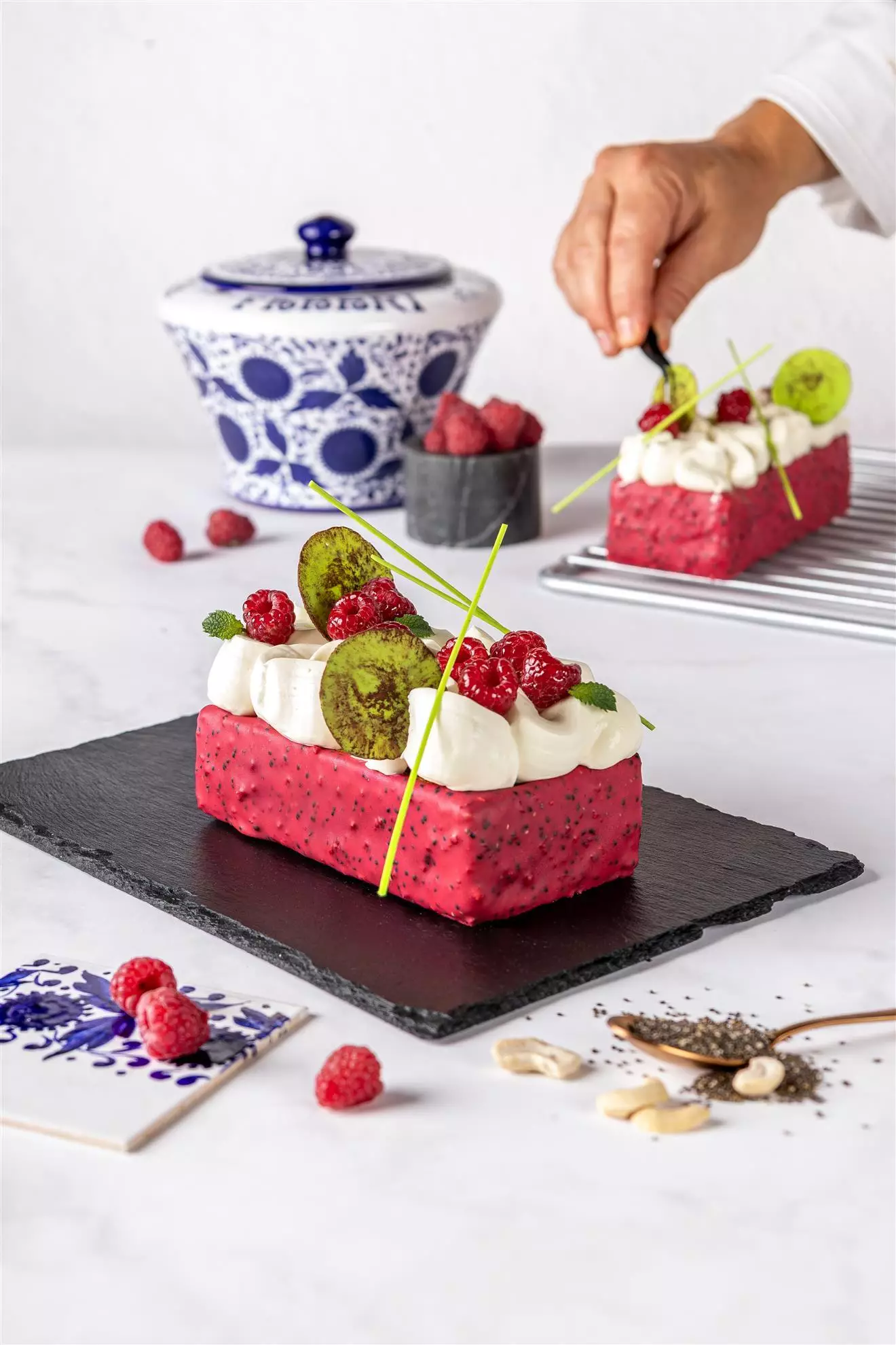 Discover the new Snackolosi with raspberry, chia seeds, and crunchy cashews!